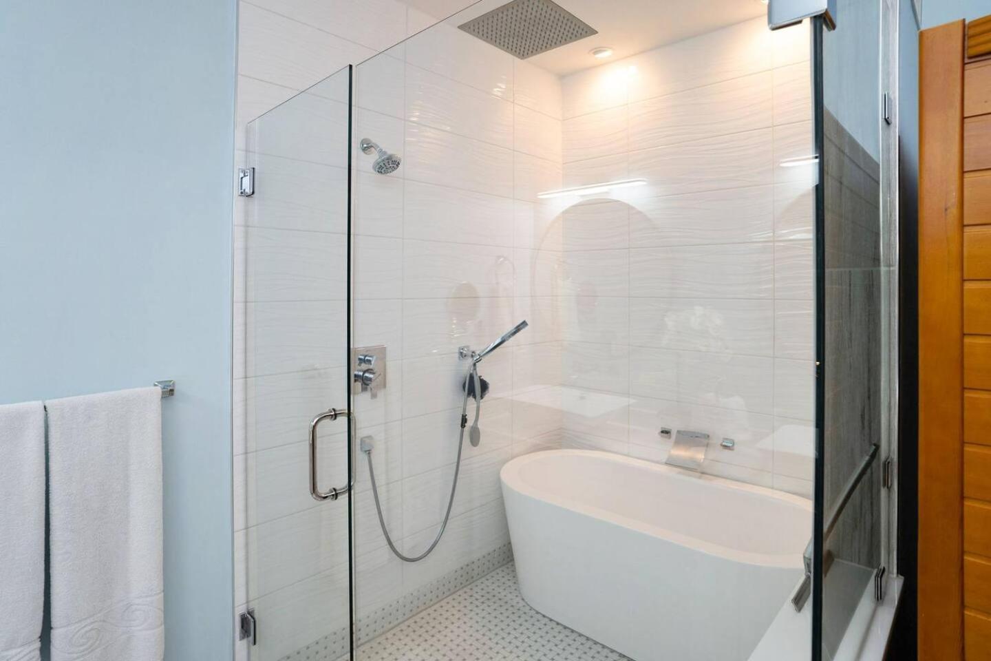 Romantic Luxury W Infrared Sauna Apartment *
